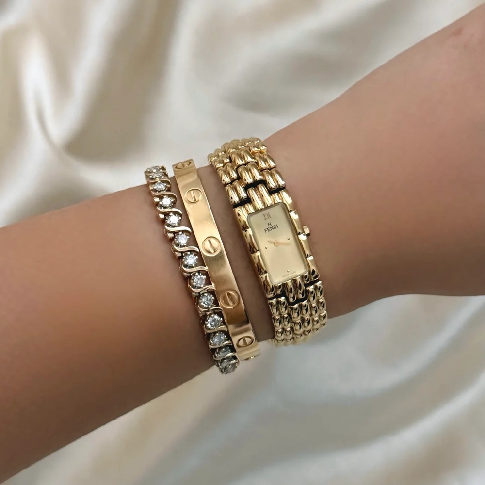 AUTHENTIC VINTAGE FENDI GOLD WATCH - Picture 2 of 8